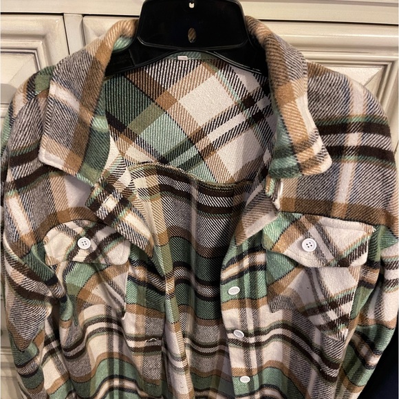 Plaid soft flannel style jacket worn maybe 4xl like NEW - Picture 3 of 3